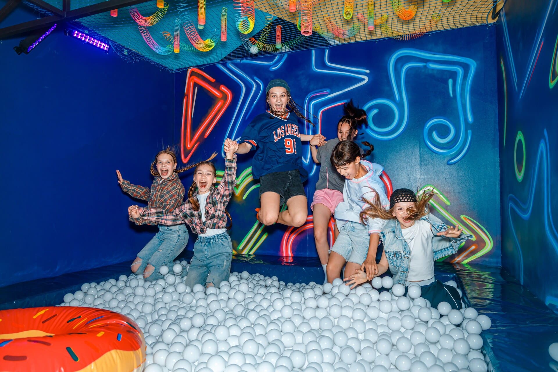 бассейн с мячиками досуг